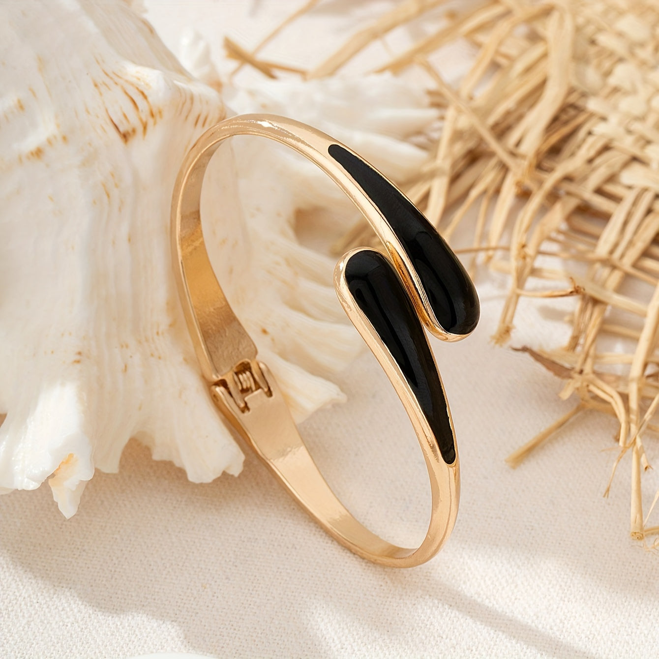 Black / Adjustable