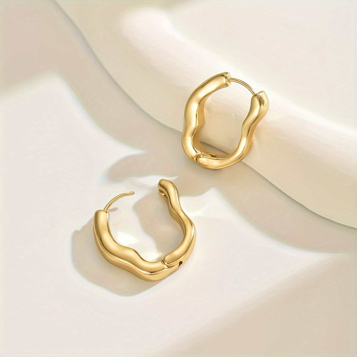 Curved Ear Buckle