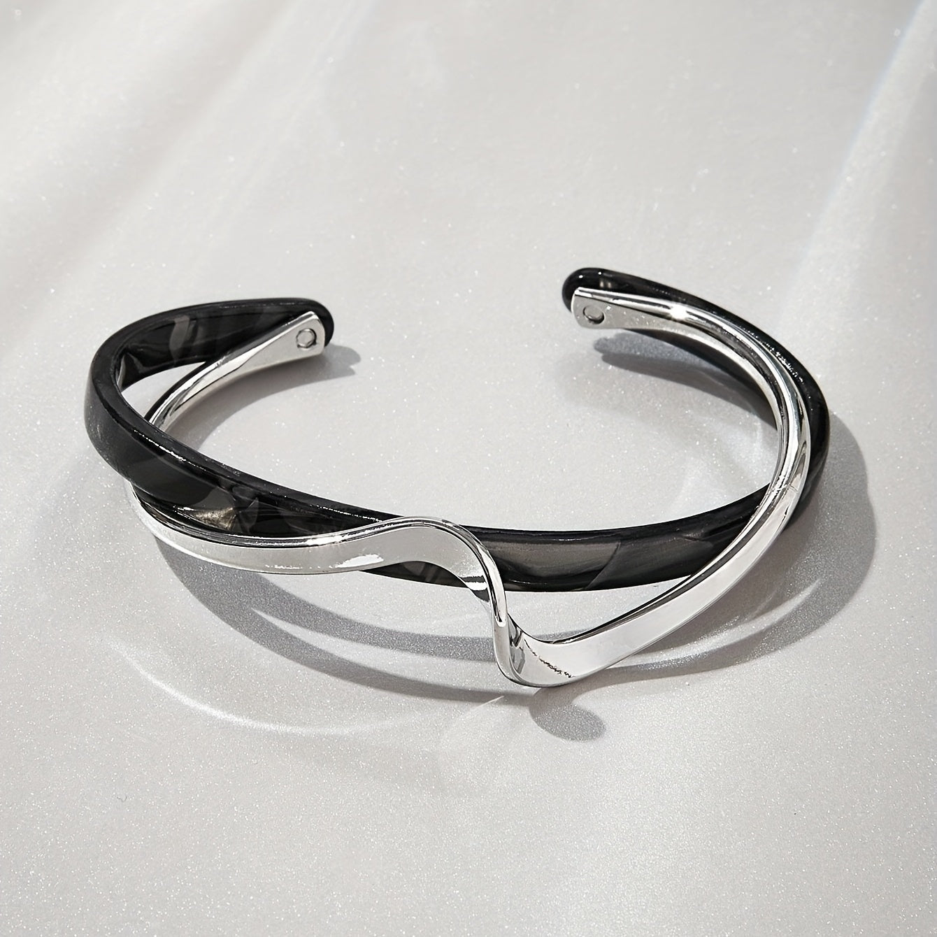 Black / Adjustable