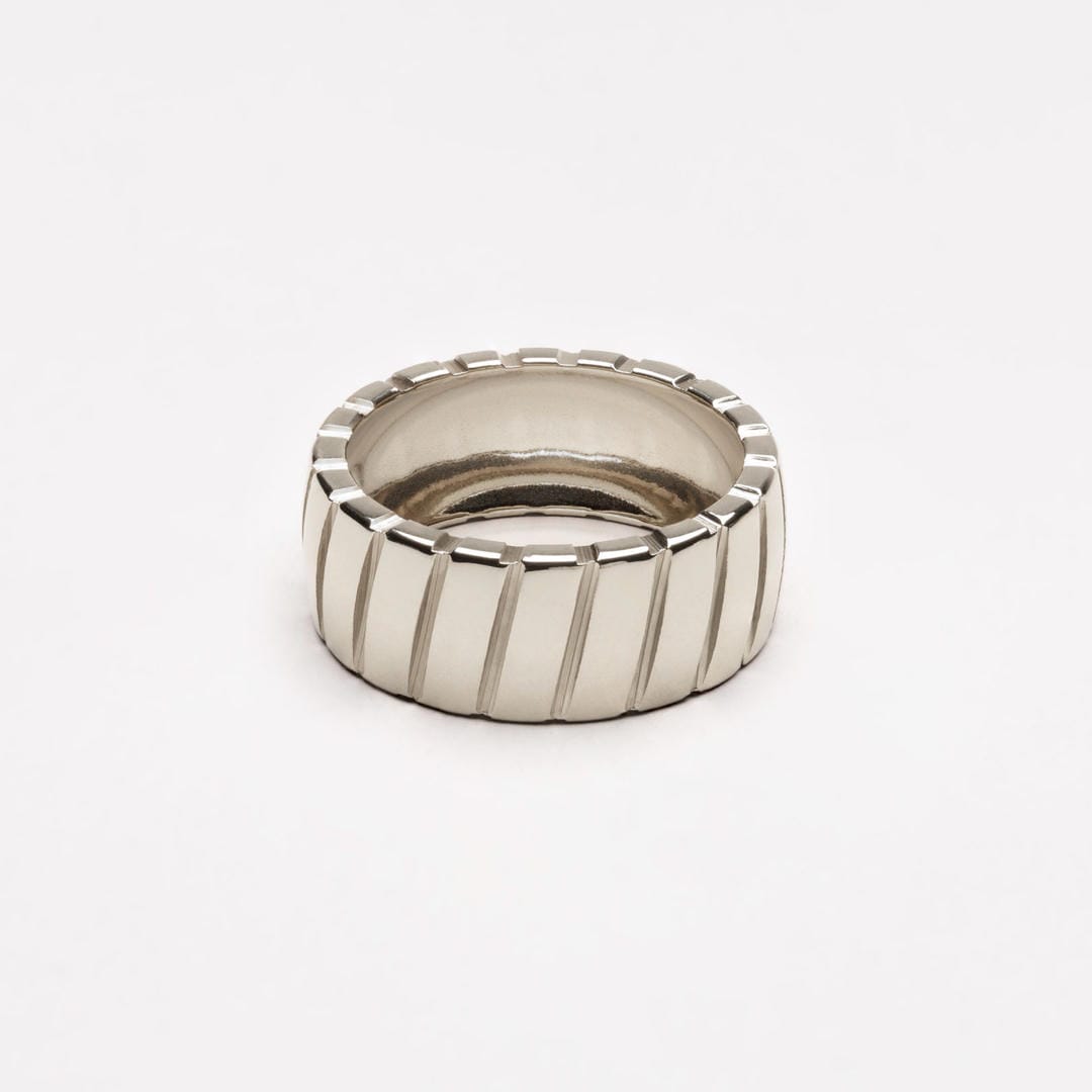 Silver / UK V½ | EU 64