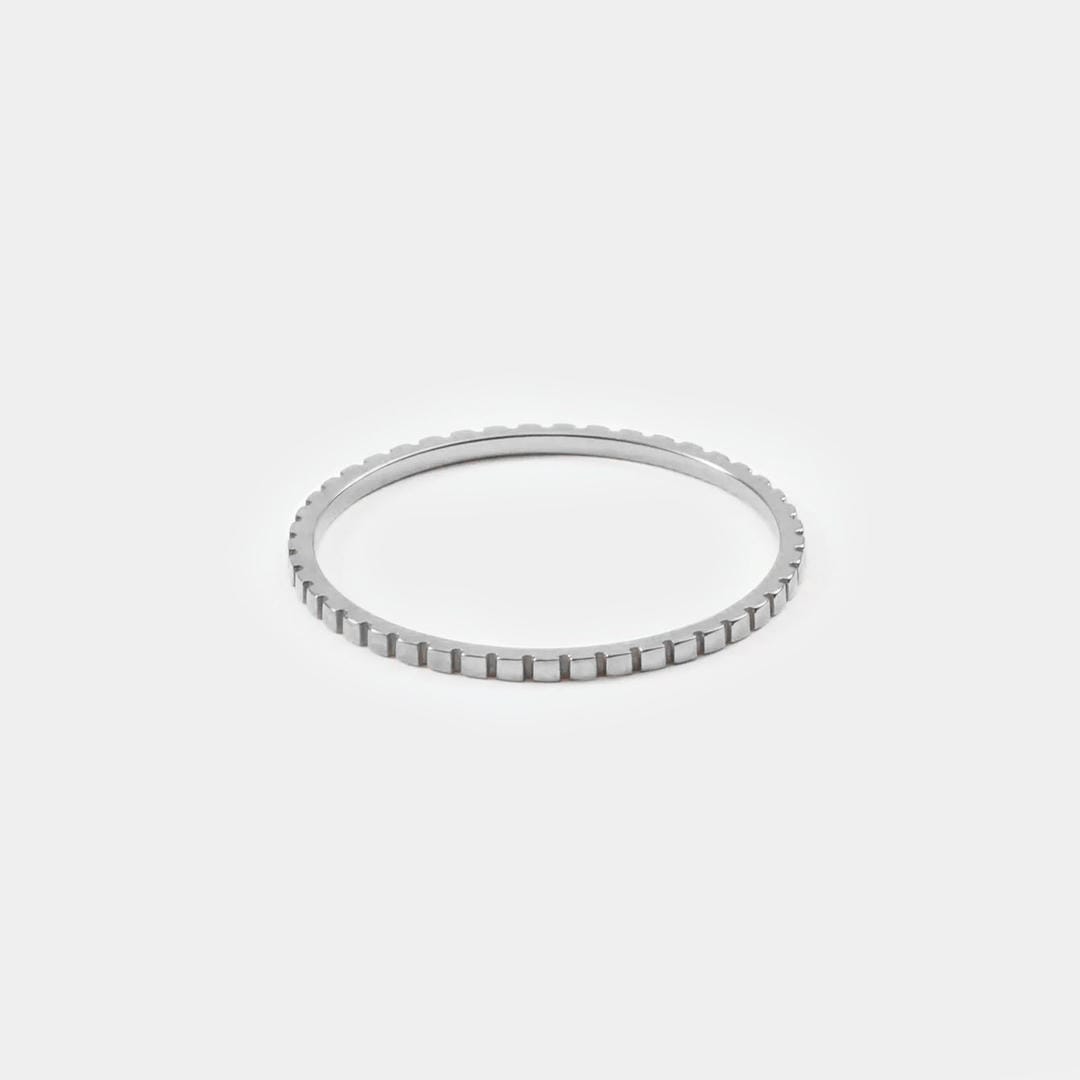 Silver / UK V½ | EU 64